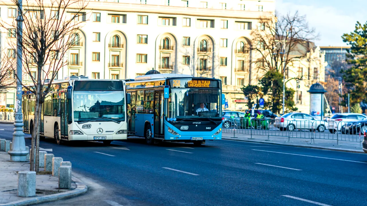 Cazul tinerei cu dizabilități care a fost umilită de doi șoferi de autobuz a ajuns în atenția STB. Ce a decis conducerea