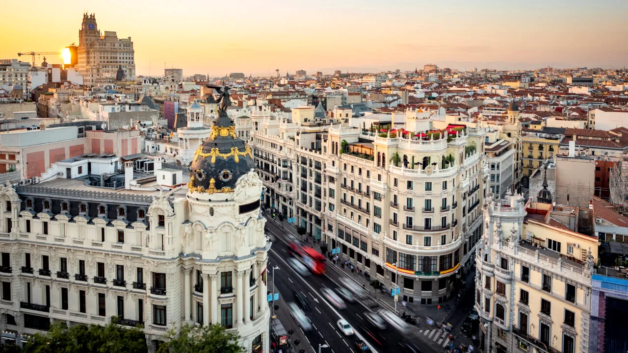 O destinație îndrăgită de români ia în calcul închiderea teraselor în plin sezon estival, în caz de caniculă severă