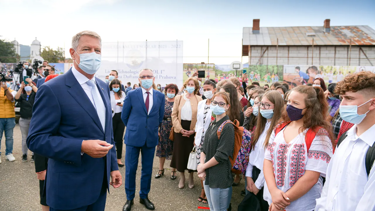 Aproape trei milioane de elevi, preșcolari și antepreșcolari revin în bănci. La ce festivitate de deschidere a anului școlar participă șeful statului și premierul