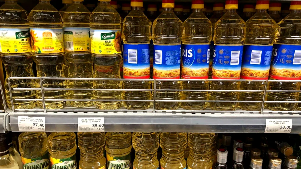 Scumpiri extreme! Câți lei costă o sticlă de 1 litru de ulei de floarea soarelui în Lidl, Mega Image, Carrefour și Auchan