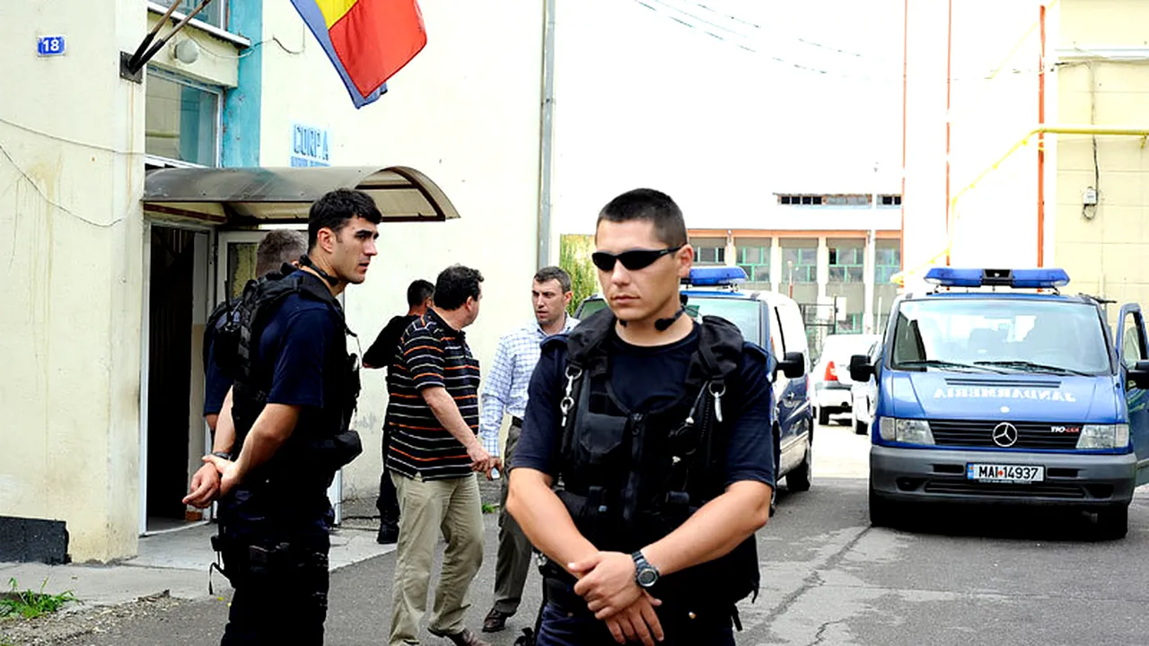 Elevi de liceu, exmatriculați după ce au înjurat o profesoară și au folosit spray lacrimogen