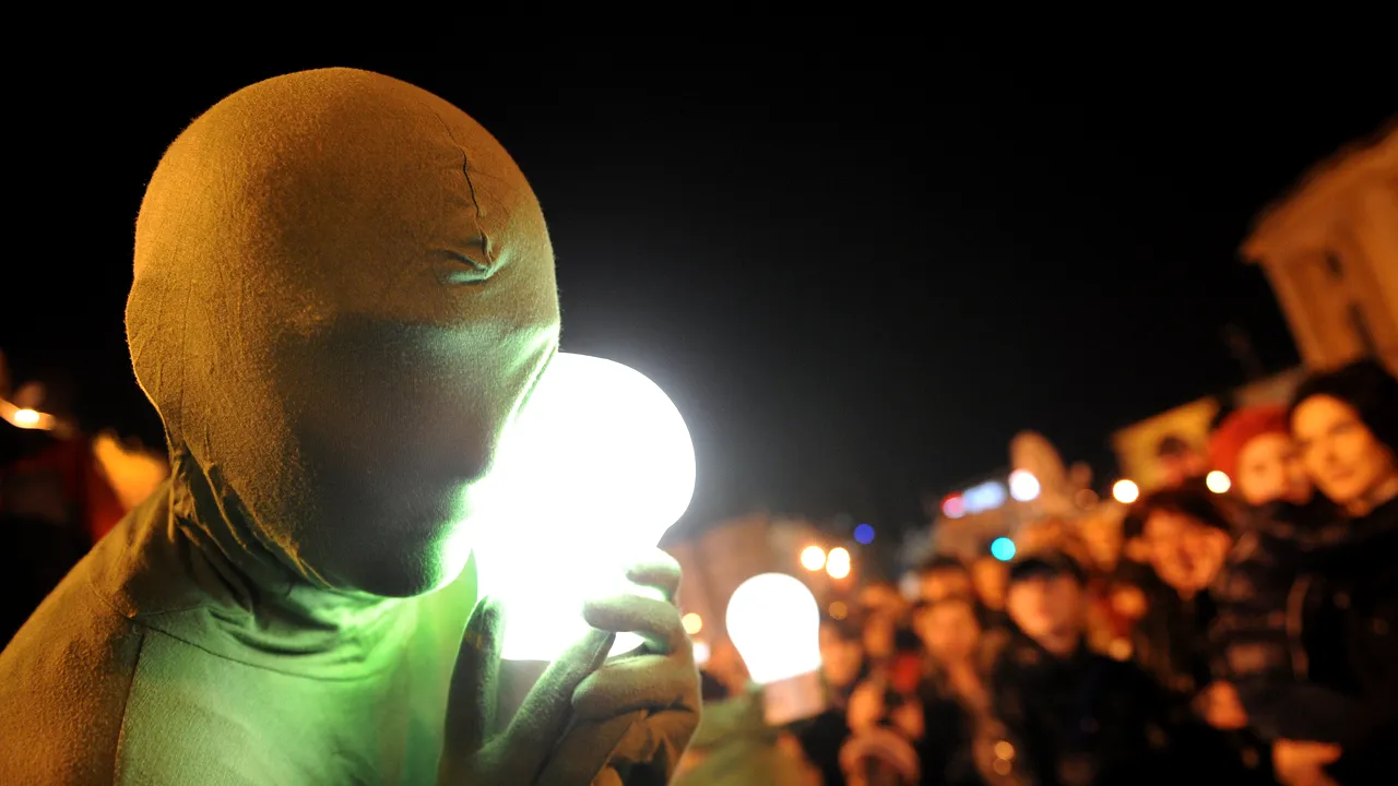 Din acest an, românii pot să își schimbe furnizorul de energie electrică. Au de ales din peste 80 de variante, dar există o PROBLEMĂ