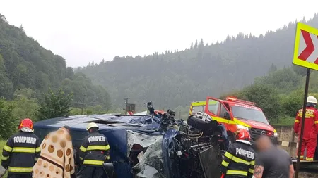 ACCIDENT rutier în Suceava, între un microbuz și un autotren. Autoritățile au intervenit de urgență