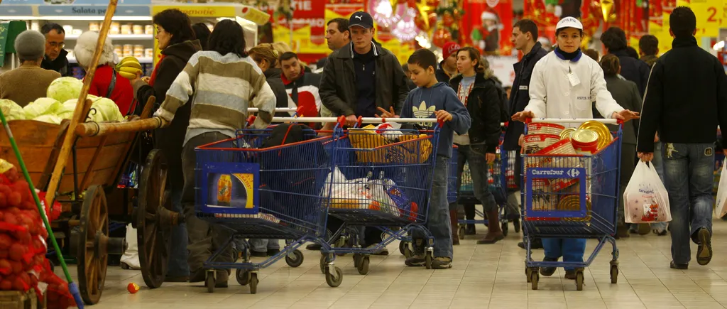 Românii, pe primele locuri în ceea ce privește cheltuielile pentru cumpărăturile de Crăciun. Câți bani lasă în magazine în luna decembrie 