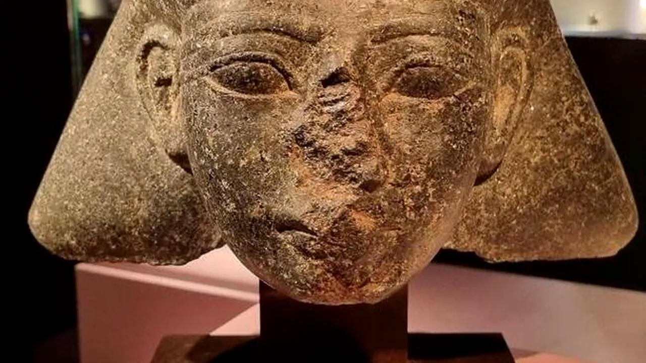 O sculptură veche de mii de ani va fi returnată Egiptului. Noul Muzeu de Arheologie vrea să aducă acasă artefactele păstrate în alte țări