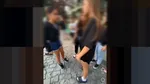 Două eleve din Tulcea, filmate în timp ce se BAT lângă liceu. Colegii au încurajat violențele