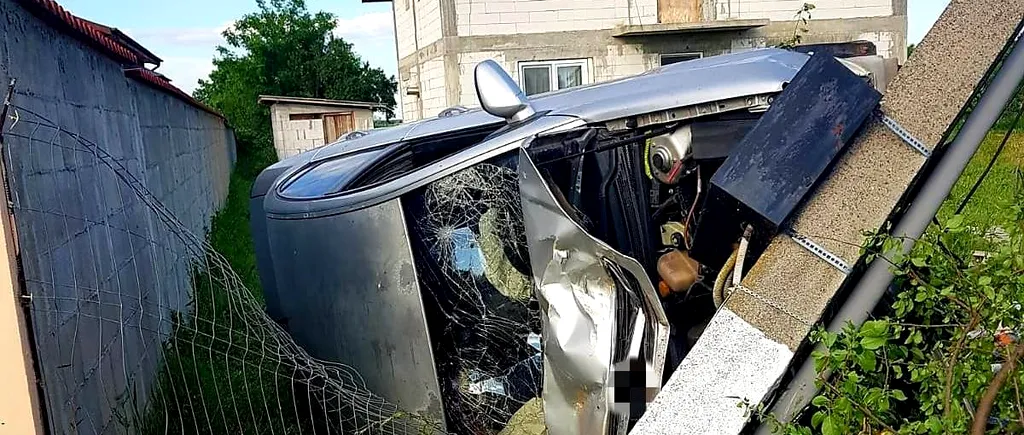 Accident teribil în Giurgiu. O mașină cu șase pasageri s-a izbit de un stâlp de electricitate (Galerie FOTO)
