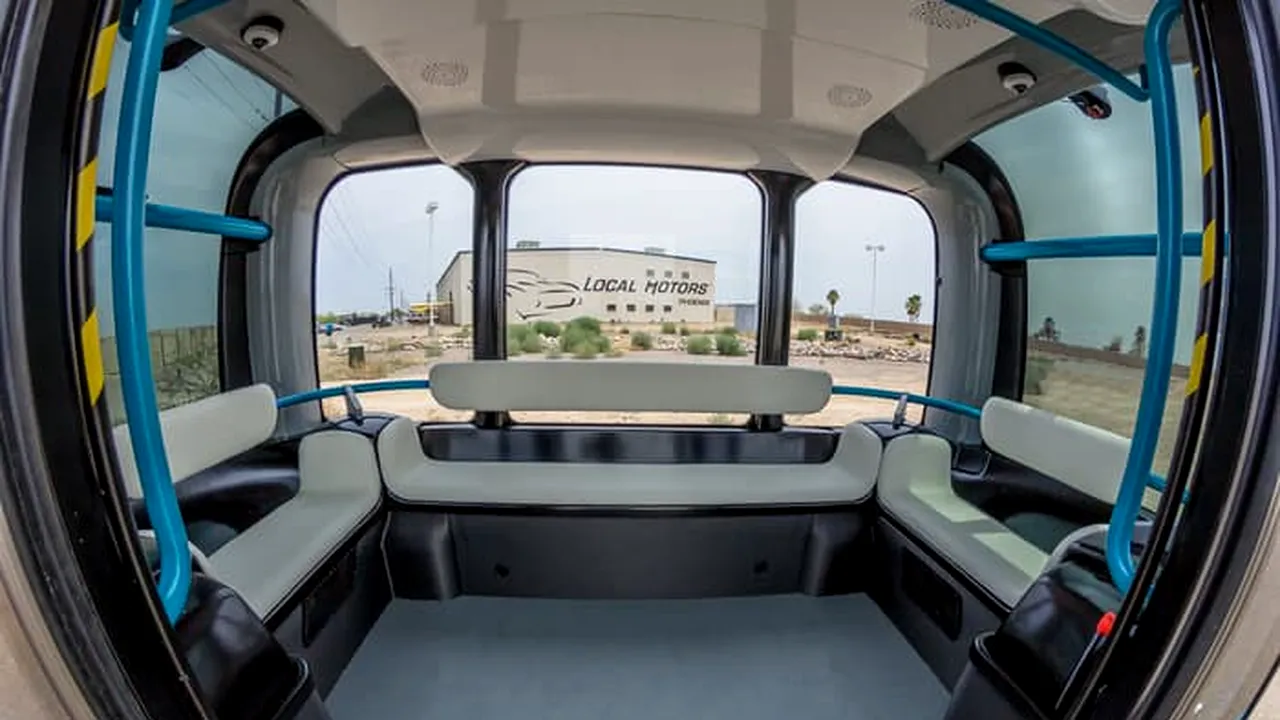 Prima mașină ieșită dintr-o imprimantă 3D, gata pentru șosele. Se conduce singură