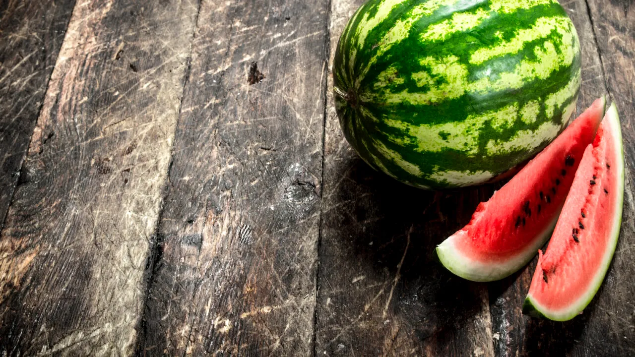 Cum îți dai seama că un PEPENE e bine copt fără să îl tai. Sfaturile unui specialist