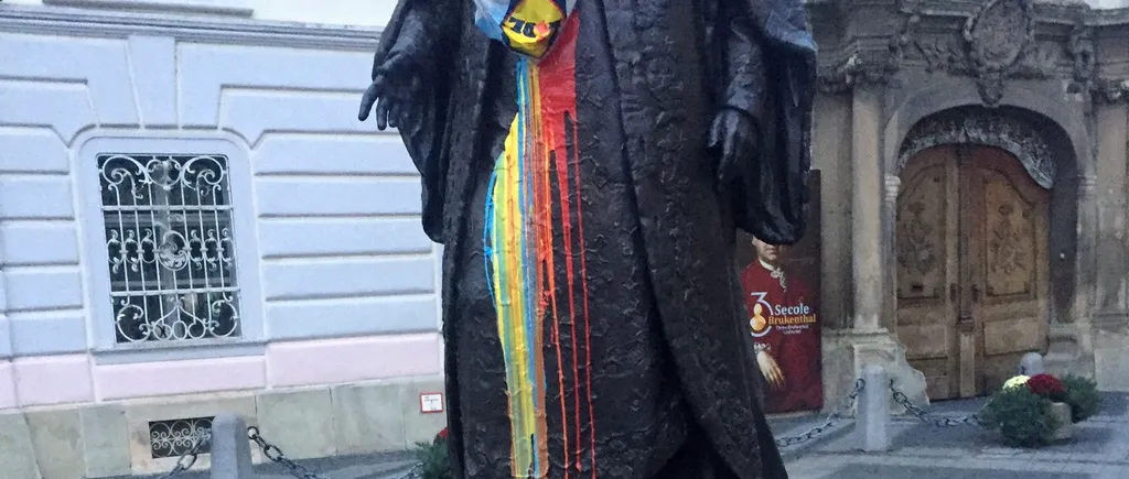 Statuia baronului Samuel von Brukenthal din Sibiu, amplasată în Piața Mare, a fost vandalizată