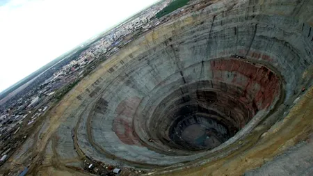 Ruşii au săpat o gaură în pământ de 12 kilometri. Ce stătea ascuns acolo de 2,7 miliarde ani (GALERIE FOTO)