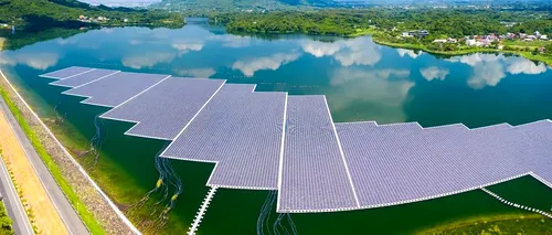 A început construcția primului parc fotovoltaic PLUTITOR din România. Ce avantaje majore au acestea