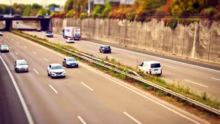 Chiar și cei mai experimentați șoferi sunt în dificultate! Cine e obligat să cedeze trecerea pe un drum cu 3 benzi