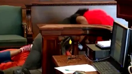 Amor în trei cu judecătoarea, chiar în sala de tribunal: „Nu a fost doar o dată!”