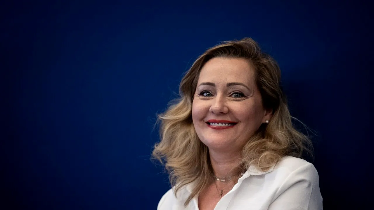 Elena Lasconi a postat un anunț de angajare pe Facebook. Ce caută și ce salariu oferă
