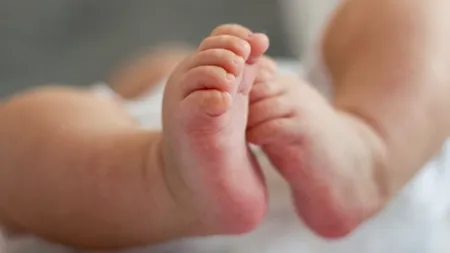 CIUDAT. Un nou caz de COVID-19 le ridică semne de întrebare medicilor din Botoșani. Cum a fost posibil ca un bebeluş să fie pozitiv, iar mama să scape de infecţie?