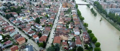 Cod roșu de inundații în Italia! Oamenii s-au urcat pe clădiri ca să nu fie înghițiți de ape. Opt persoane au fost declarate decedate