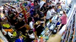 INCREDIBIL. Un magazin de cartier din Ploiești a fost jefuit de o bandă de 50 de cetățeni ziua în amiaza mare. Prejudiciul, irecuperabil