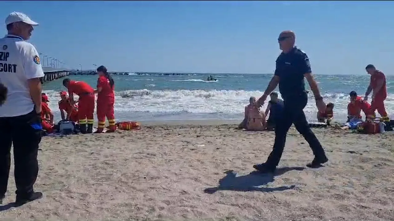 Intervenție de urgență în Mamaia. Lanț uman pentru salvarea a cinci persoane aflate în pericol de înec