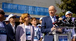Sanda Nicola, fost jurnalist, susținătoarea lui Geoană la prezidențiale și candidată pe listele Partidului România În Acțiune, adusă direct la șefia organizației PNL Sector 2. Cum explică Bolojan numirea și ce controverse ascunde biografia noii liberale