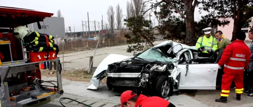 Un mort și șapte răniți, după ce o mașină a derapat pe o stradă din Suceava