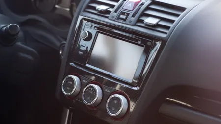 Pericolul la care ne expunem atunci când pornim aerul de la mașină. Ce nu se spune în manualele de instrucțiuni poate duce chiar și la apariția cancerului