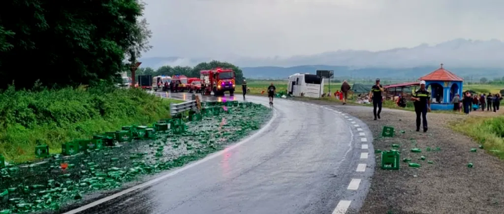 ACCIDENT grav pe DN1. Autocar cu 57 de pasageri, lovit de un autocamion. Planul Roșu de Intervenții, activat