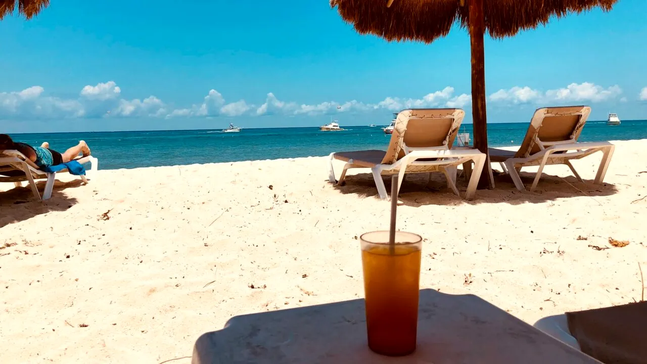 Litoralul românesc își așteaptă turiștii cu prețuri de lux. O porție de hamsii prăjite ajunge și la 35 de lei