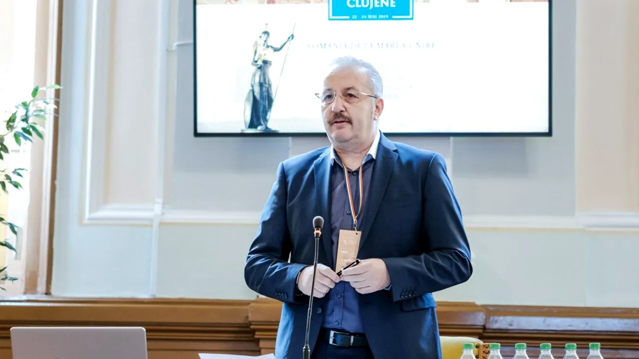 Cronica unei demisii anunţate: ce spunea Vasile Dîncu înainte de a-și da demisia. Ministrul demisionar invocă ”imposibilitatea colaborării cu președintele”, dar îi mulțumește premierului pentru ”colaborarea onestă”