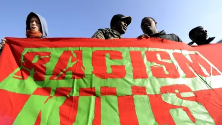 Persoanele inteligente se descurcă mai bine să-și ascundă părerile rasiste