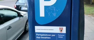 Tensiuni în coaliția din Germania /FDP vrea încurajarea traficului auto în orașe, prin PARCĂRI GRATUITE, contestând inițiativele ecologiștilor