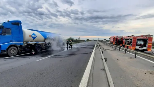 Pericol de explozie pe A1. Cisternă cu 30 tone de motorină, în flăcări pe autostradă, aproape de Pitești | FOTO-VIDEO