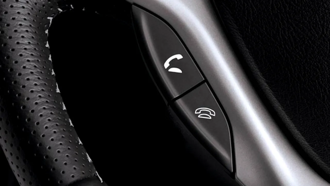 Franța ar putea interzice din iunie folosirea acestor dispozitivele la volan. Ce pățesc cei care staționează pe trecerile de pieteni