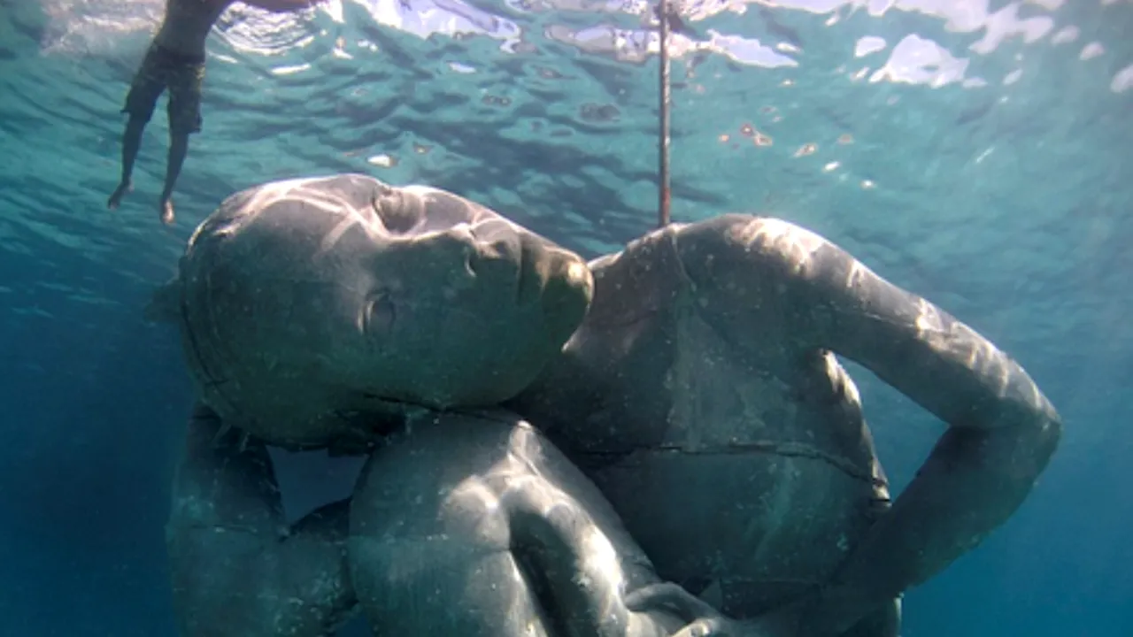 FOTO: Cum arată cea mai mare sculptură subacvatică din lume.