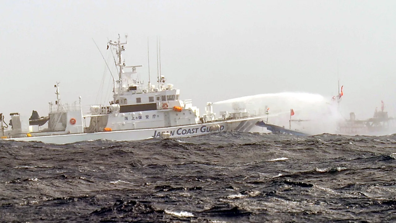 Trei NAVE CHINEZE au revenit în apele teritoriale ale insulelor disputate din Marea Chinei de Est