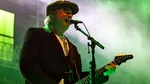 Drogurile și alcoolul l-au distrus! Celebrul rocker riscă să rămână fără degete: „Moartea bate la ușă!”