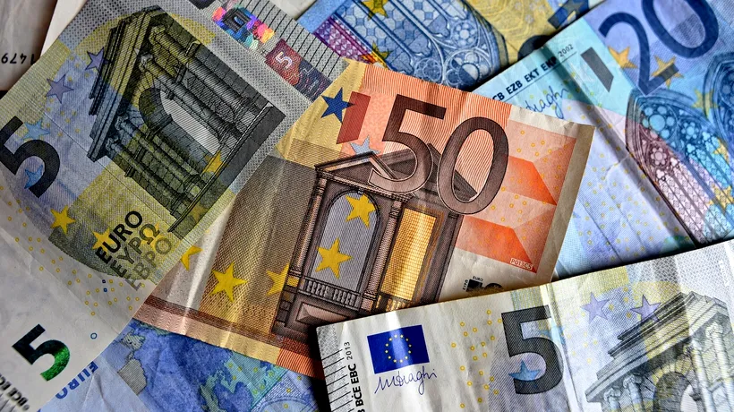 Euro urcă la un nou maxim istoric faţă de leu şi ajunge la 4,9283