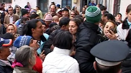 Sute de persoane din Deva s-au călcat în picioare pentru ajutoarele primite de la Uniunea Europeană 