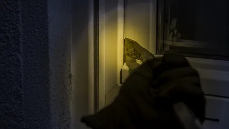 Cea mai nouă metodă folosită de hoții de apartamente. Polițiștii sunt și ei ȘOCAȚI de ce au inventat infractorii