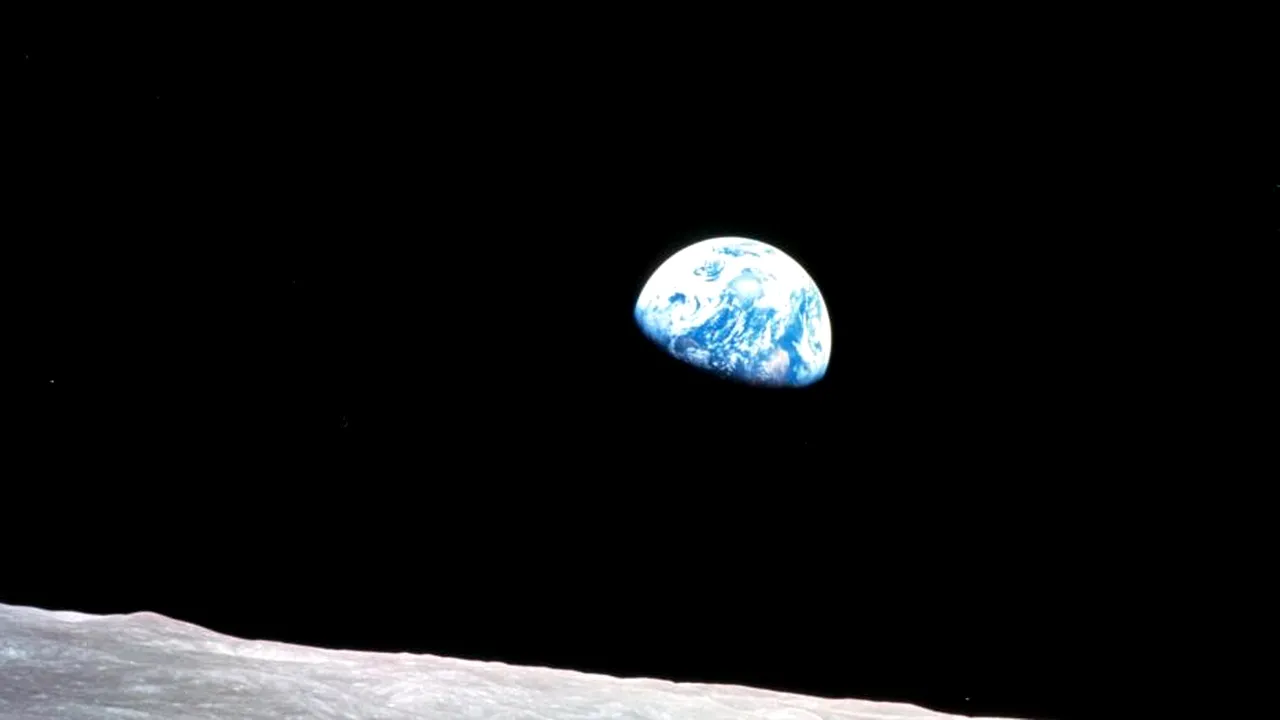 NASA a făcut publice peste 17.000 de fotografii ale programului Apollo - FOTO