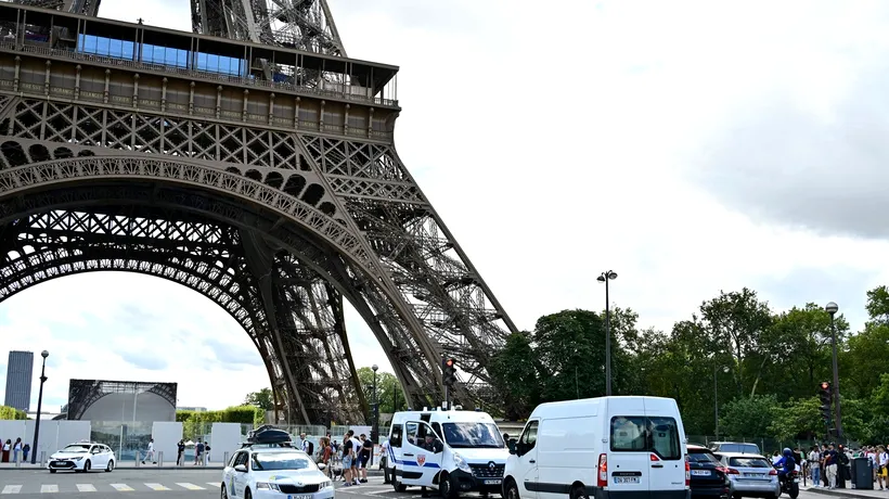 Turnul Eiffel, evacuat în totalitate în urma unei amenințări cu BOMBĂ. Geniștii se află la fața locului