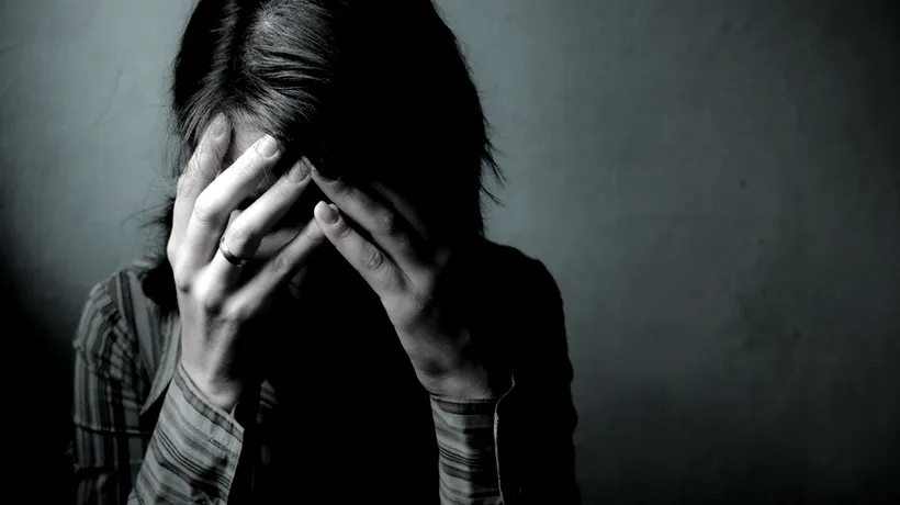 Oamenii care se gâdilă singuri pot suferi de schizofrenie