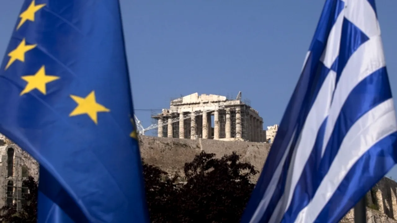 Financial Times: Băncile din Grecia, susținute în secret cu lichidități de urgență de 100 miliarde euro