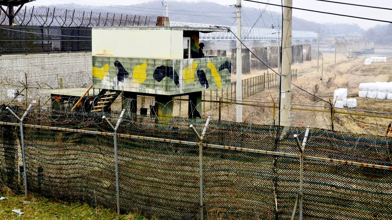 TENSIUNI. Coreea de Nord și Coreea de Sud, „schimb de focuri de armă” la frontieră la doar o zi după apariția în spațiul public a lui Kim Jong-un
