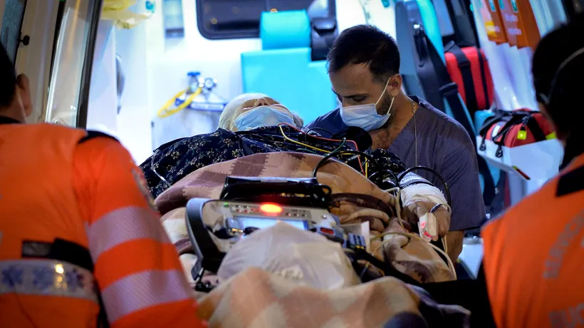 Scene incredibile la un spital: Un pacient recalcitrant a devastat un salon întreg. Jandarmii au fost nevoiți să intervină în forță
