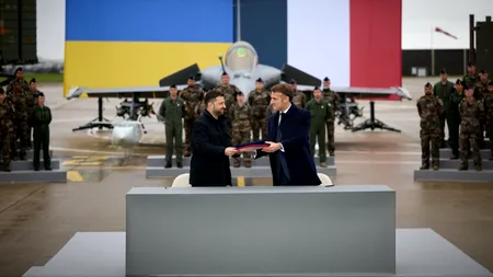 Zelenski, la Paris, îi cere sprijinul lui Macron pentru apărarea aeriană: Ucraina cumpără 100 de avioane Rafale franceze