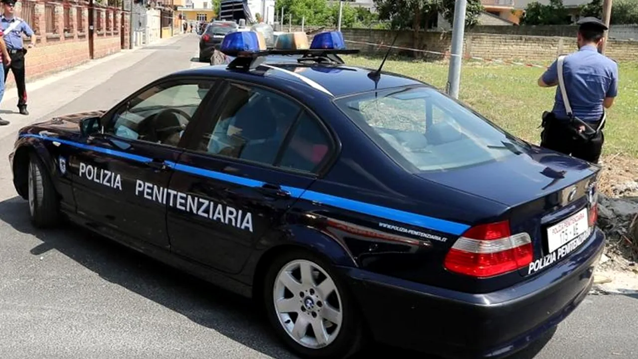 Doi deținuți români periculoși care au evadat, căutați de sute de polițiști în Italia