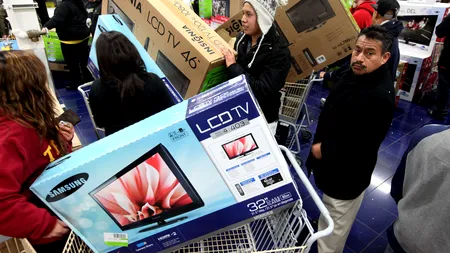 BLACK FRIDAY 2012. Magazinele și site-urile au fost luate cu asalt anul trecut de Black Friday în Statele Unite. VIDEO
