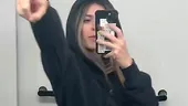 Influencerița din imagine a ajuns de râsul lumii după ce și-a filmat locuința. Ireal în ce mizerie trăiește!