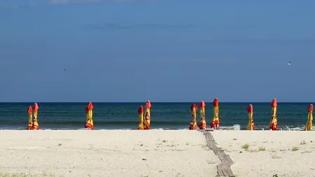 Apele Române vin cu explicații pentru dunele apărute pe plaja de la Mamaia/Ce este CLIFFING-ul